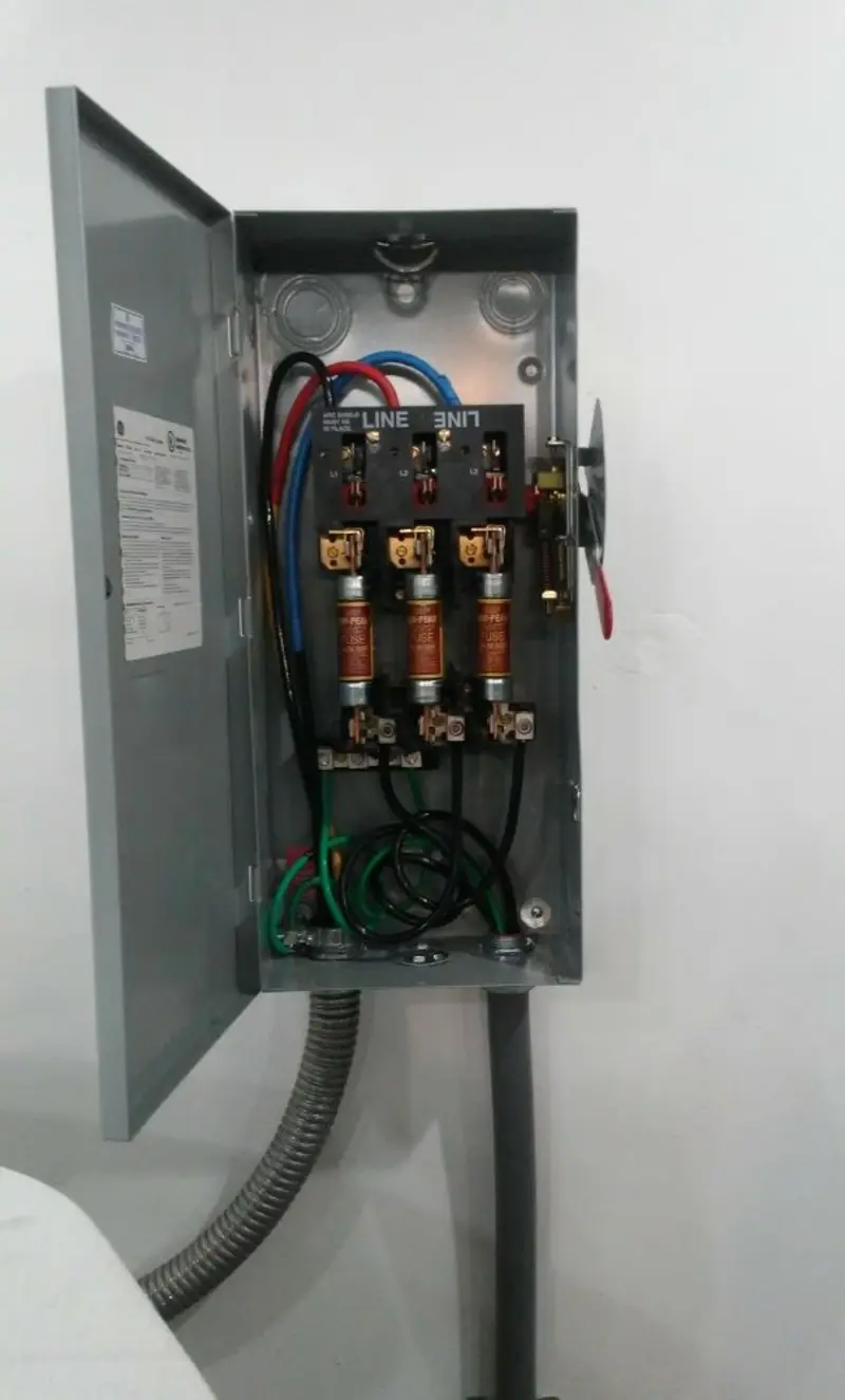 Three-phase disconnect switch installed for Smoke Detector Installation in Muskogee